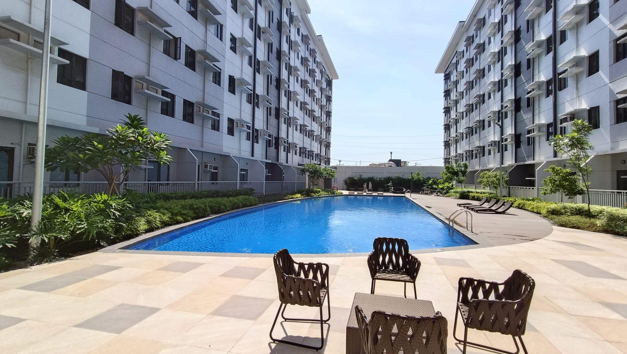 SMDC Leaf Residences pool area